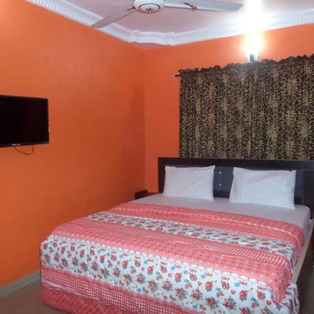 De-Zone Hotel Ikotun Екстер'єр фото