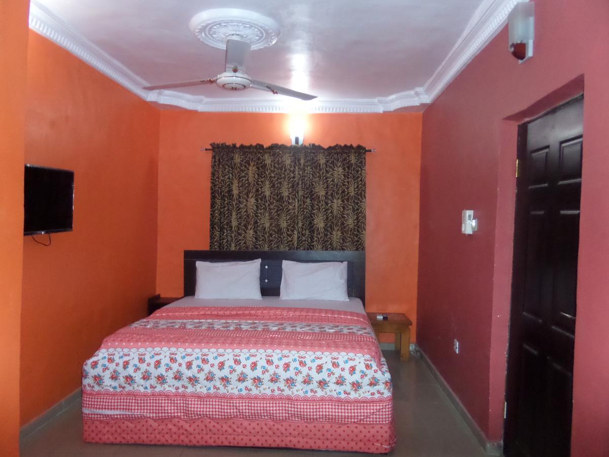 De-Zone Hotel Ikotun Екстер'єр фото