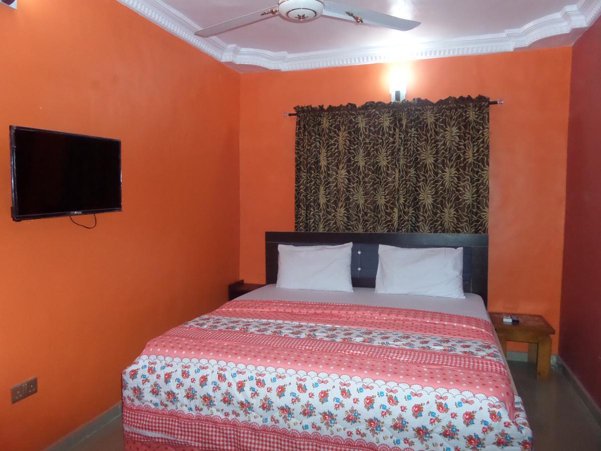 De-Zone Hotel Ikotun Екстер'єр фото