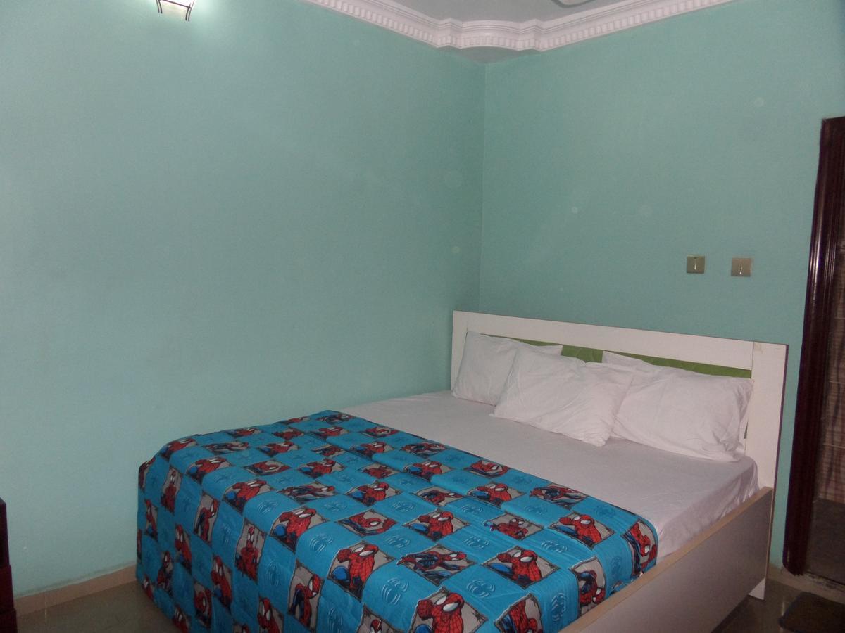 De-Zone Hotel Ikotun Екстер'єр фото