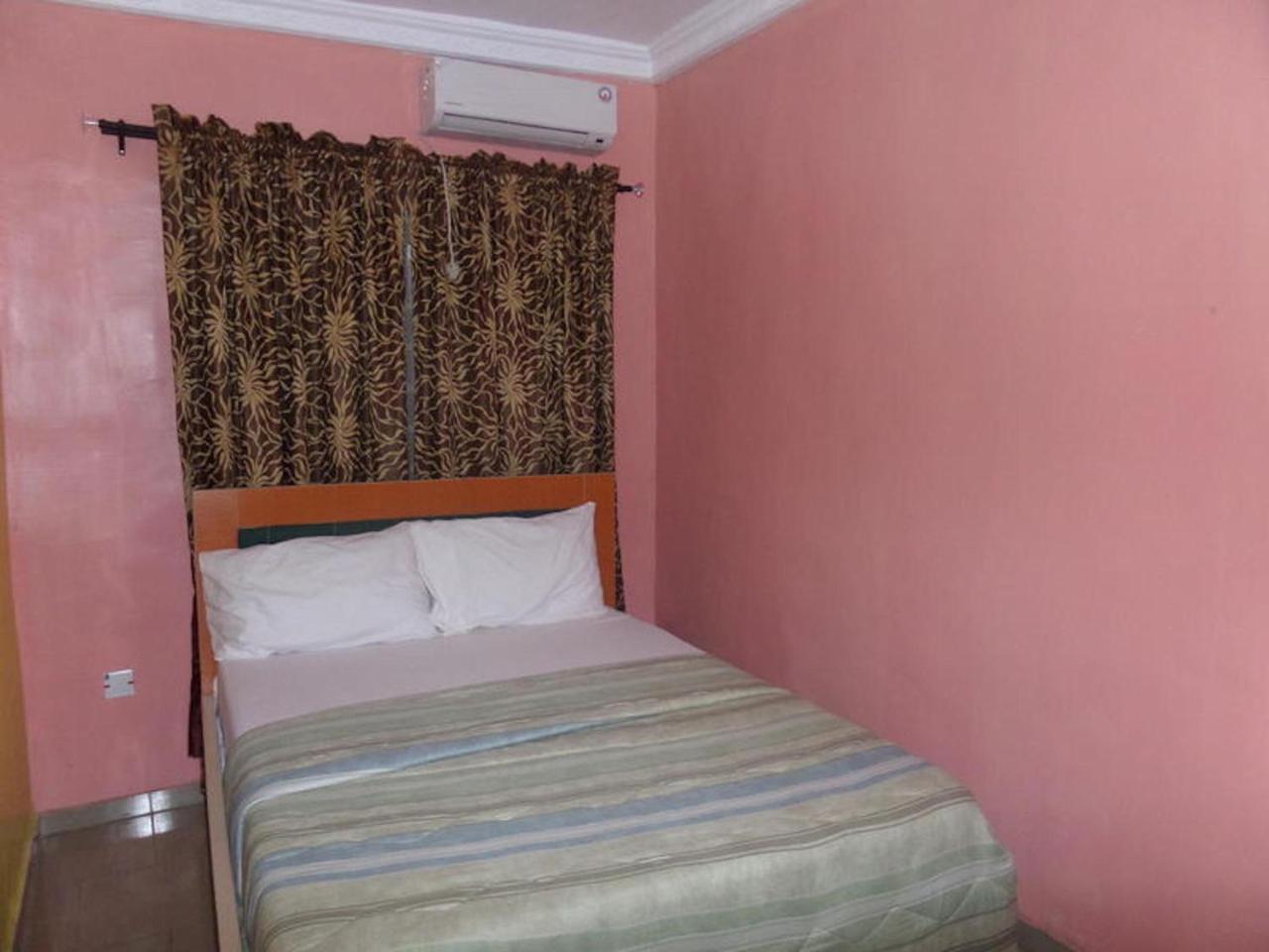 De-Zone Hotel Ikotun Екстер'єр фото