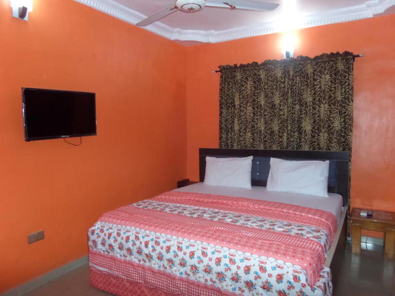 De-Zone Hotel Ikotun Екстер'єр фото