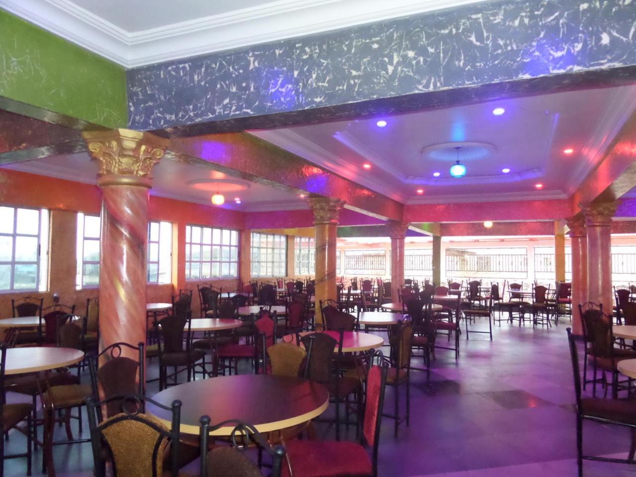 De-Zone Hotel Ikotun Екстер'єр фото